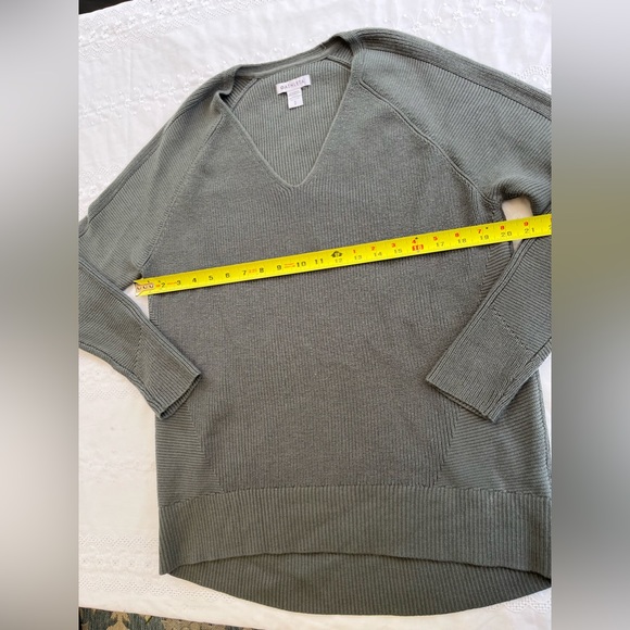 Athleta size S grey knitted v neck sweater in great condition - Picture 4 of 6